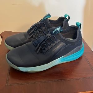 Clove Classic Aqua Blue Limited Edition - Size 7.5